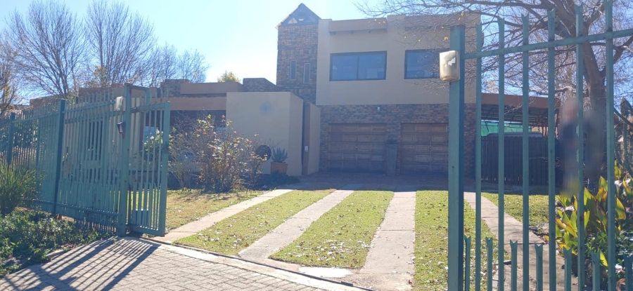 5 Bedroom Property for Sale in La Provance Free State